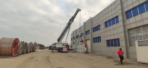 21 ədəd 302 tonluq mühərriklərin, 7 ədəd 100 tonluq transformatorların və 21 ədəd 77 tonluq generatorların sürüşdürülməsi və yüklənməsi