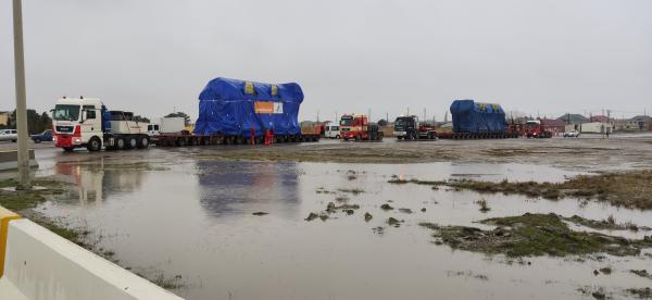 21 ədəd 302 tonluq mühərriklərin, 7 ədəd 100 tonluq transformatorların və 21 ədəd 77 tonluq generatorların daşınması Sənqəçal Elektrik Stansiyası – Qobu Elektrik Stansiyası