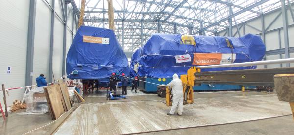 21 ədəd 302 tonluq mühərriklərin, 7 ədəd 100 tonluq transformatorların və 21 ədəd 77 tonluq generatorların boşaldılması və montajı