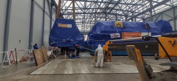 21 ədəd 302 tonluq mühərriklərin, 7 ədəd 100 tonluq transformatorların və 21 ədəd 77 tonluq generatorların boşaldılması və montajı